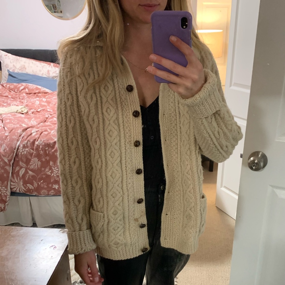 * SOLD * 💙 VINTAGE 100% Irish Wool Cozy Cable Knit Cardigan Sweater
